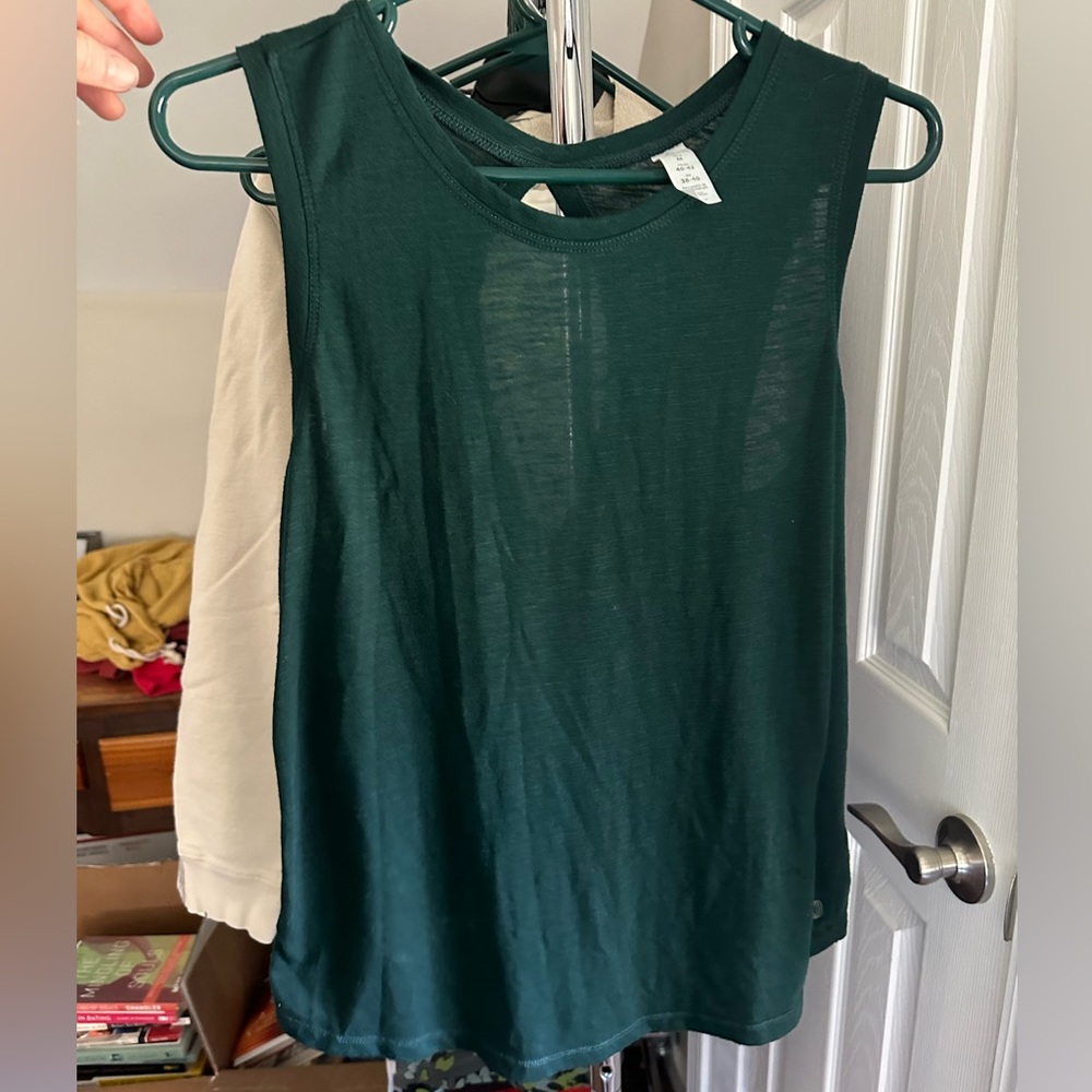 Green tank top, key hole back. Women size medium. Balance by Marika.